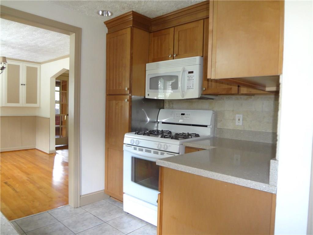 217 Siebert Road Pittsburgh, PA 15237 - Photo 6 of 21 Kitchen