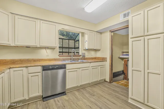 $319,000 | 4409 Shadow Wood Circle, Pascagoula, MS 39581