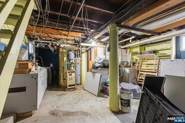 a view of house with a yard