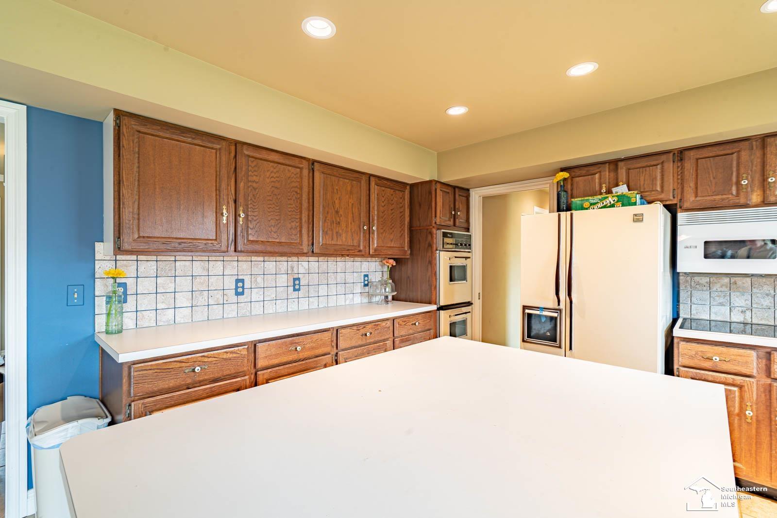 11763 Grafton Road Carleton, MI 48117 - Photo 9 of 38