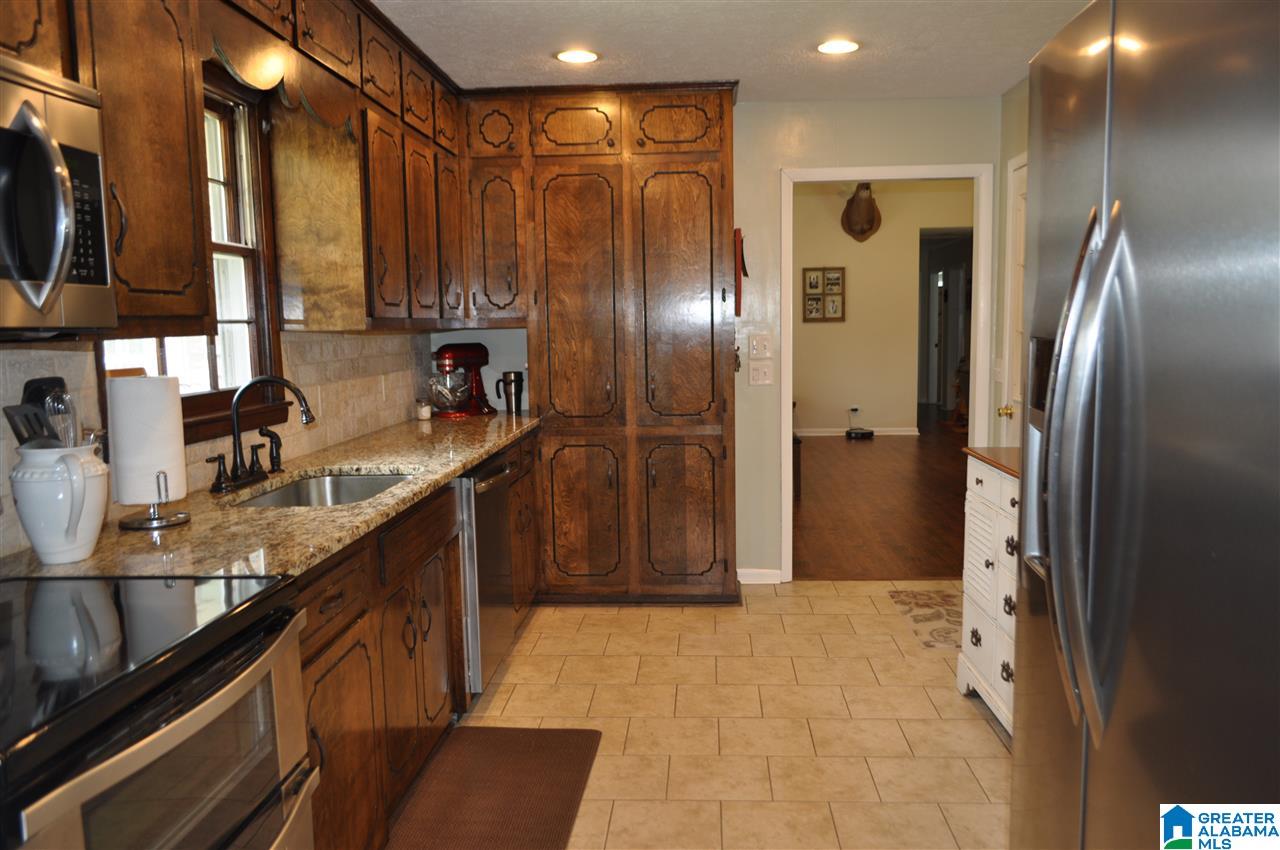 204 Parris Circle Roanoke, AL 36274 - Photo 7 of 30