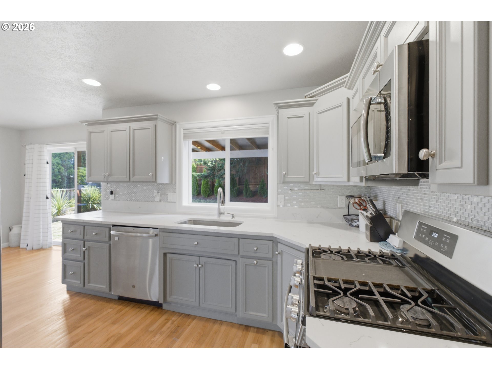 2925 Doaks Ferry Road Northwest Salem, OR 97304 - Photo 18 of 47 a kitchen with stainless steel appliances a sink stove and cabinets