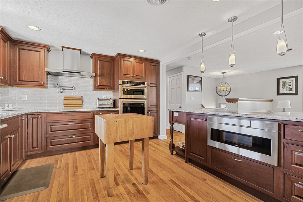 206 Burroughs Road Braintree, MA 02184 - Photo 2 of 41 Gallery Image 2