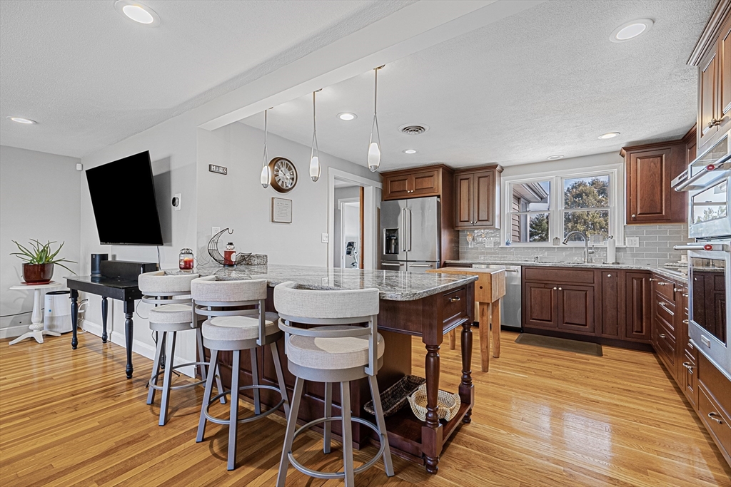 206 Burroughs Road Braintree, MA 02184 - Photo 4 of 41 Gallery Image 4