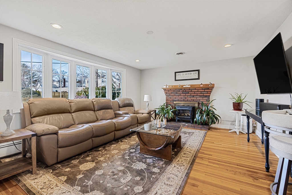 206 Burroughs Road Braintree, MA 02184 - Photo 5 of 41 Gallery Image 5