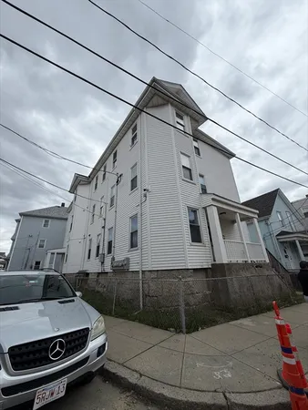 $2,200 | 69 Jencks Street, Unit 2, Fall River, MA 02723