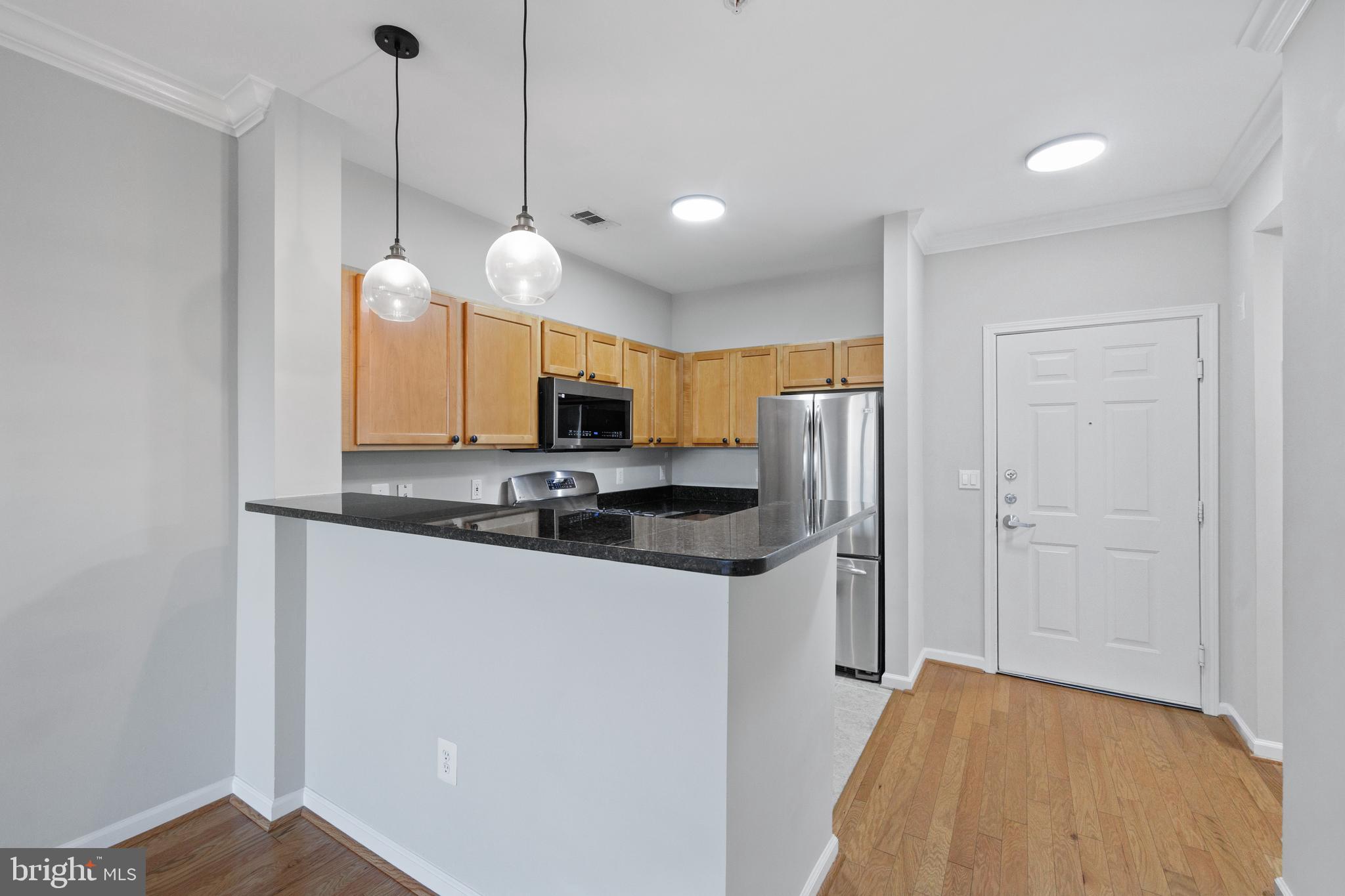 12000 Market Street, Unit 373 Reston, VA 20190 - Photo 8 of 39 Breakfast bar