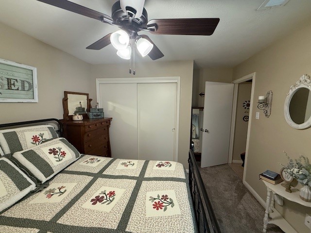 2402 Sycamore Avenue, Unit E3 Huntsville, TX 77340 - Photo 25 of 38 a bed room with a bed mirror and a window