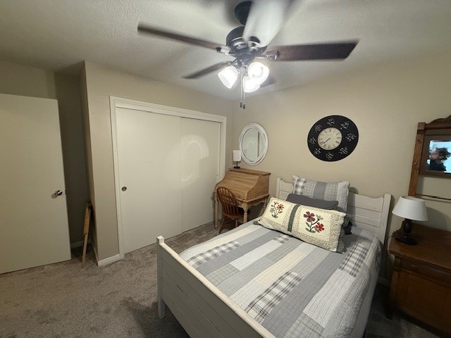 2402 Sycamore Avenue, Unit E3 Huntsville, TX 77340 - Photo 32 of 38 a bed room with a bed and a chandelier
