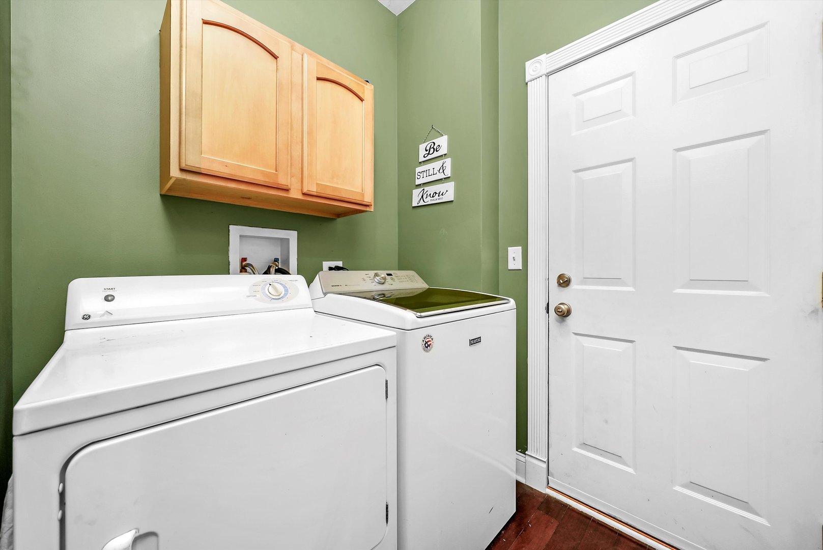 902 Farmstead Lane Shorewood, IL 60404 - Photo 15 of 35 a utility room with dryer and washer