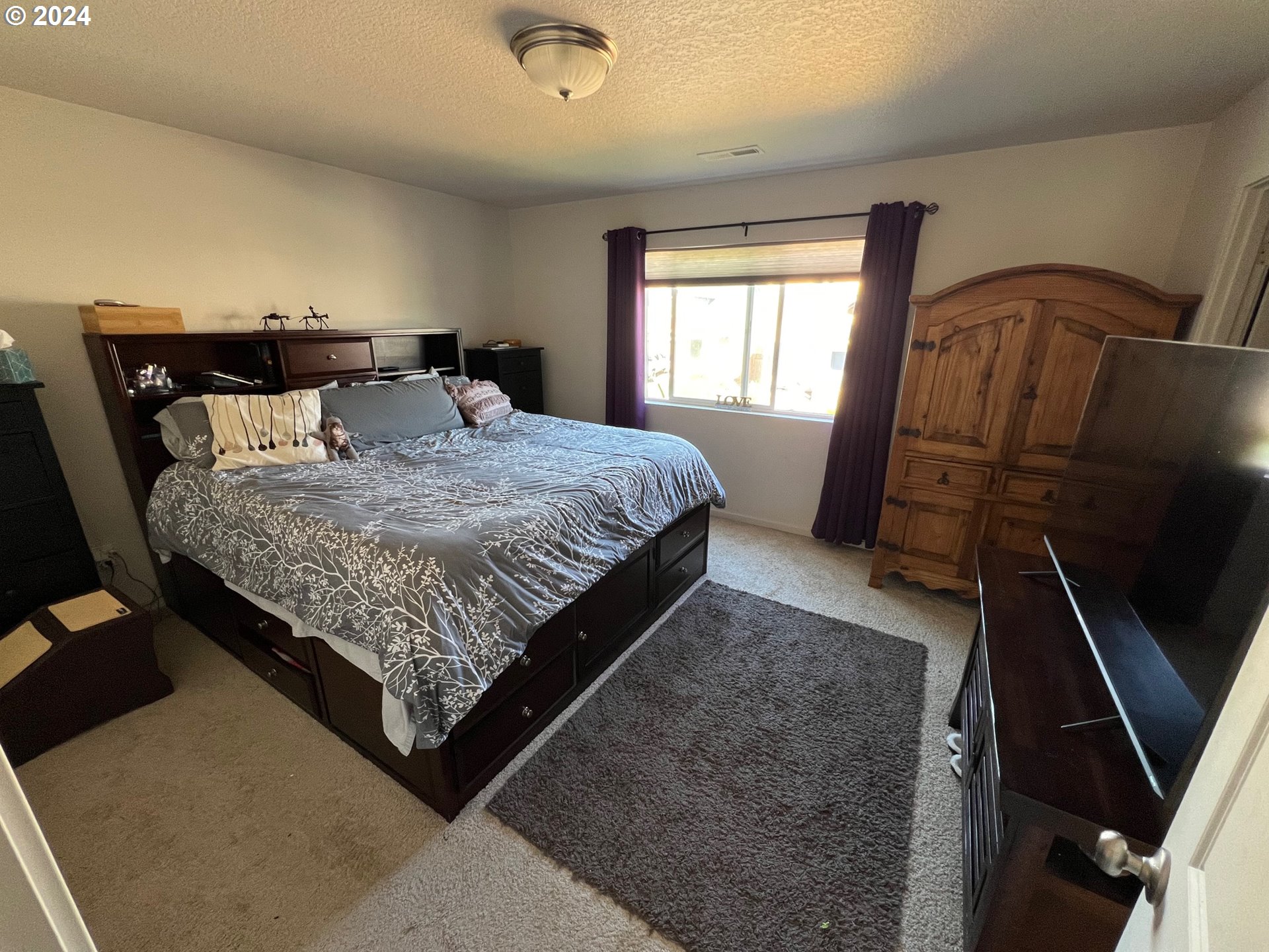 2044 South Chukar Drive Ridgefield, WA 98642 - Photo 7 of 16 a bed sitting in a bedroom next to a window
