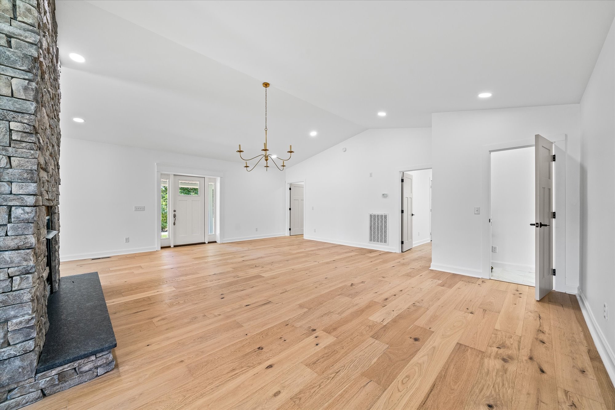 806 Robinson Ridge Road Baxter, TN 38544 - Photo 5 of 29 a view of empty room with wooden floor