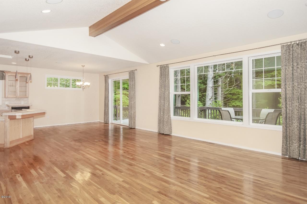 55 Gull Station Depoe Bay, OR 97341 - Photo 6 of 44 Living room and Dining