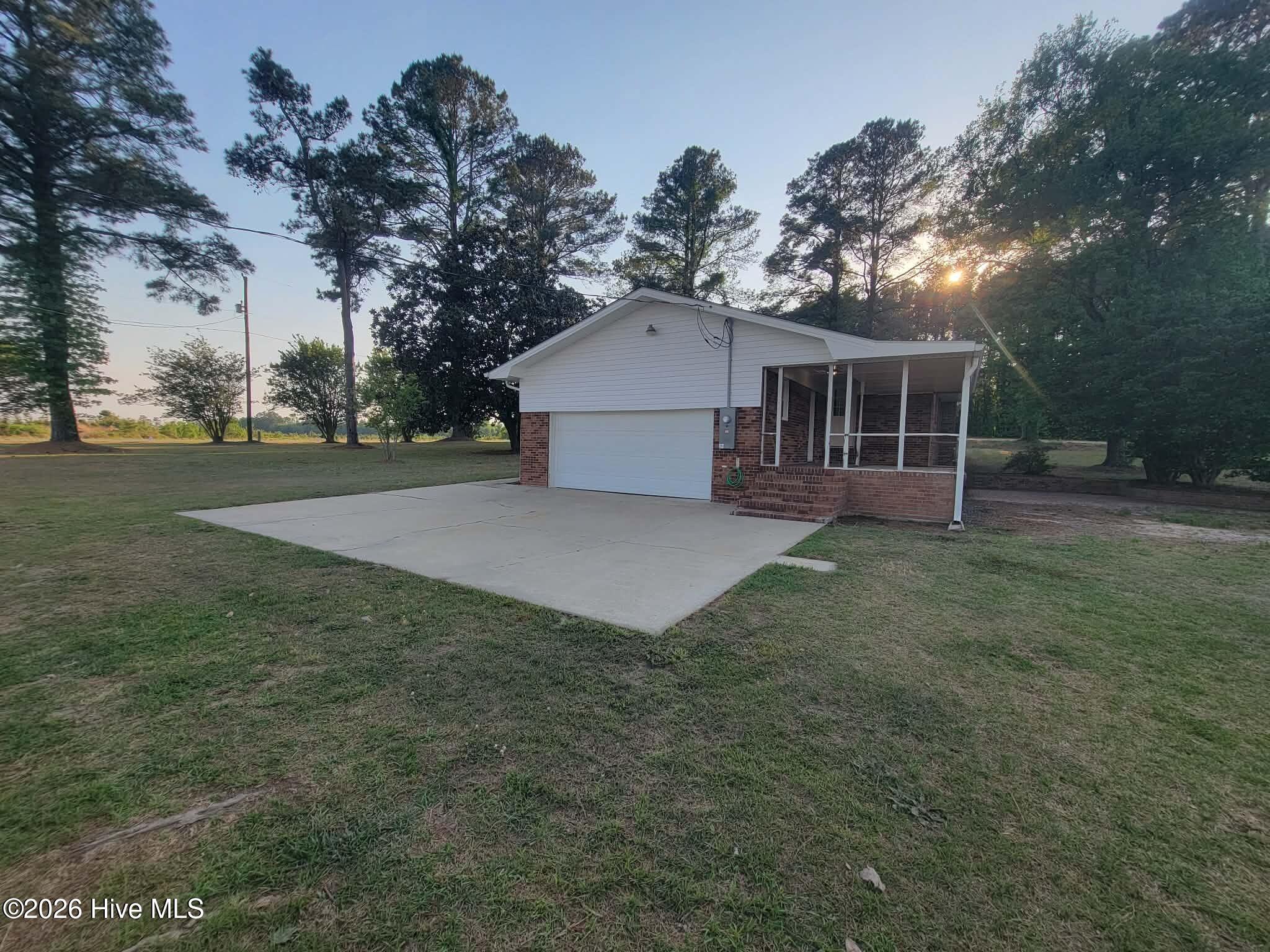 4338 Grifton Hugo Road Grifton, NC 28530 - Photo 4 of 55 Garage/Driveway