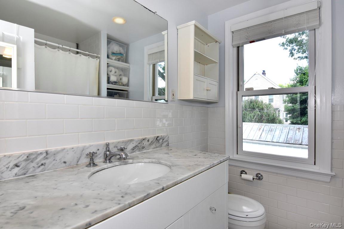 462 Bronxville Road Bronxville, NY 10708 - Photo 16 of 23 Second Level Full Bathroom