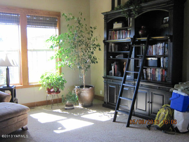 285 Cook Road Yakima, WA 98908 - Photo 16 of 26 a living room with furniture a bookshelf and a potted plant