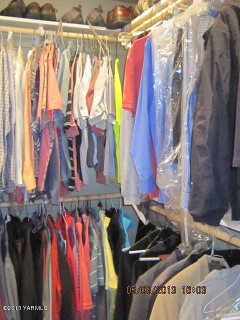 285 Cook Road Yakima, WA 98908 - Photo 25 of 26 a view of walk in closet with clothes
