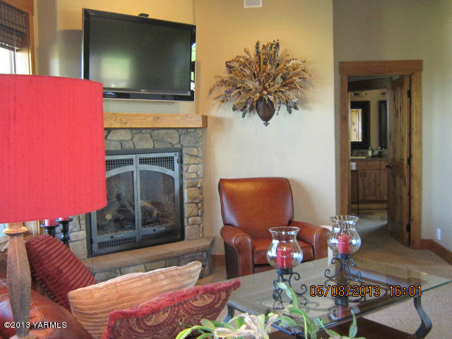 285 Cook Road Yakima, WA 98908 - Photo 10 of 26 a living room with furniture and a flat screen tv