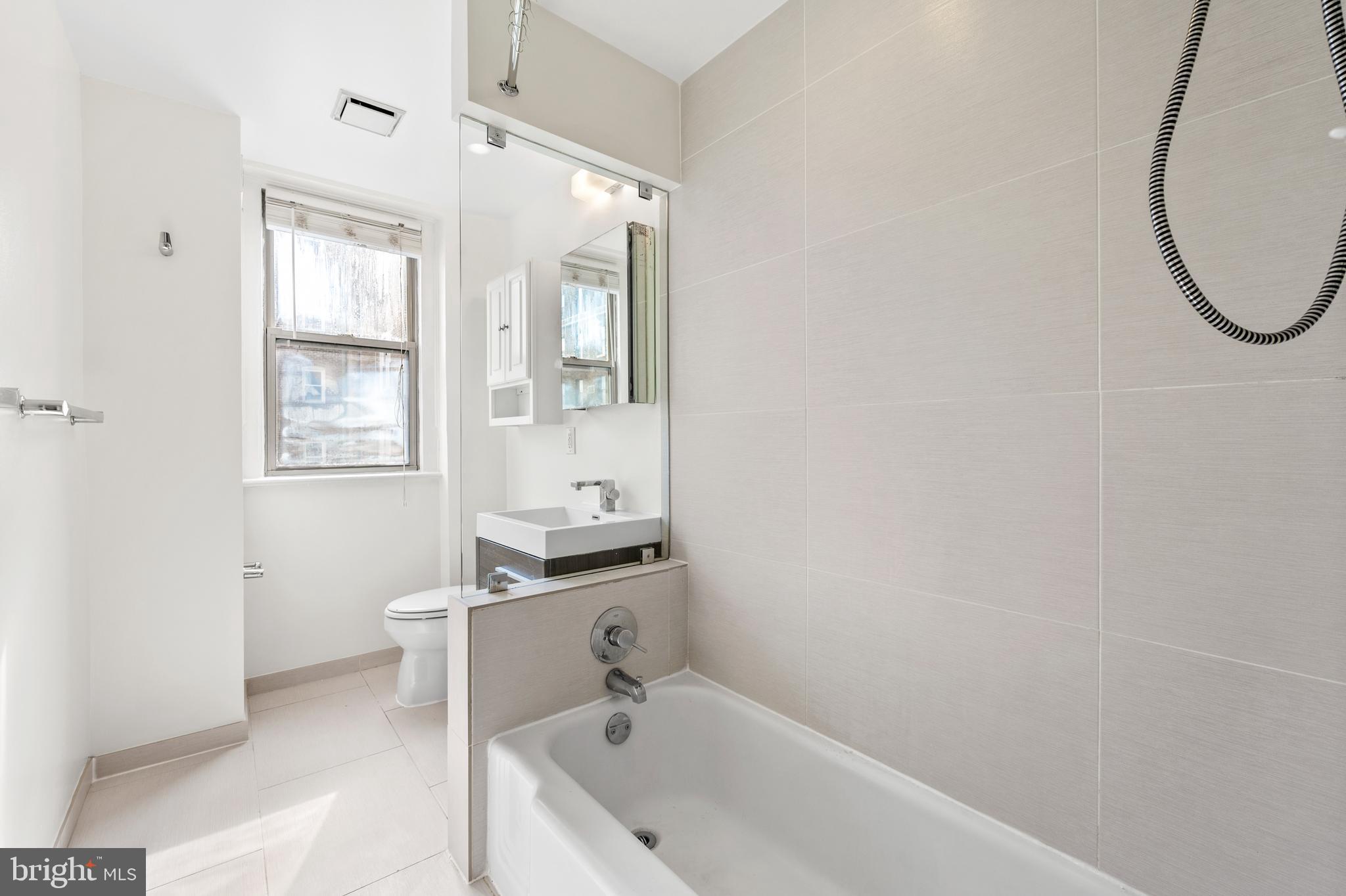 1910 Kalorama Road Northwest, Unit 506 Washington, DC 20009 - Photo 9 of 15