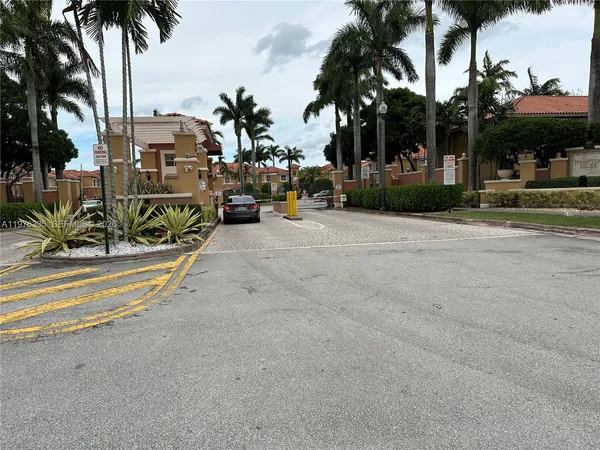 $2,800 | 745 Southwest 107th Avenue, Pembroke Pines, FL 33025
