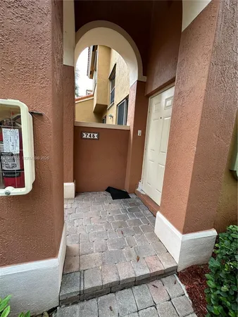 $2,800 | 745 Southwest 107th Avenue, Pembroke Pines, FL 33025