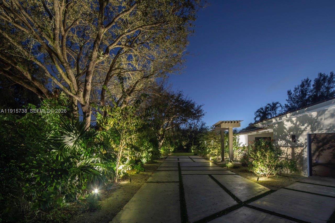 12050 Moss Ranch Road Pinecrest, FL 33156 - Photo 9 of 33 a view of a city street from a building