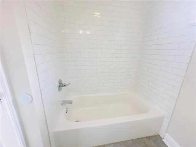 $1,100 | 1938 Jackson Avenue, Unit 4, New Orleans, LA 70113