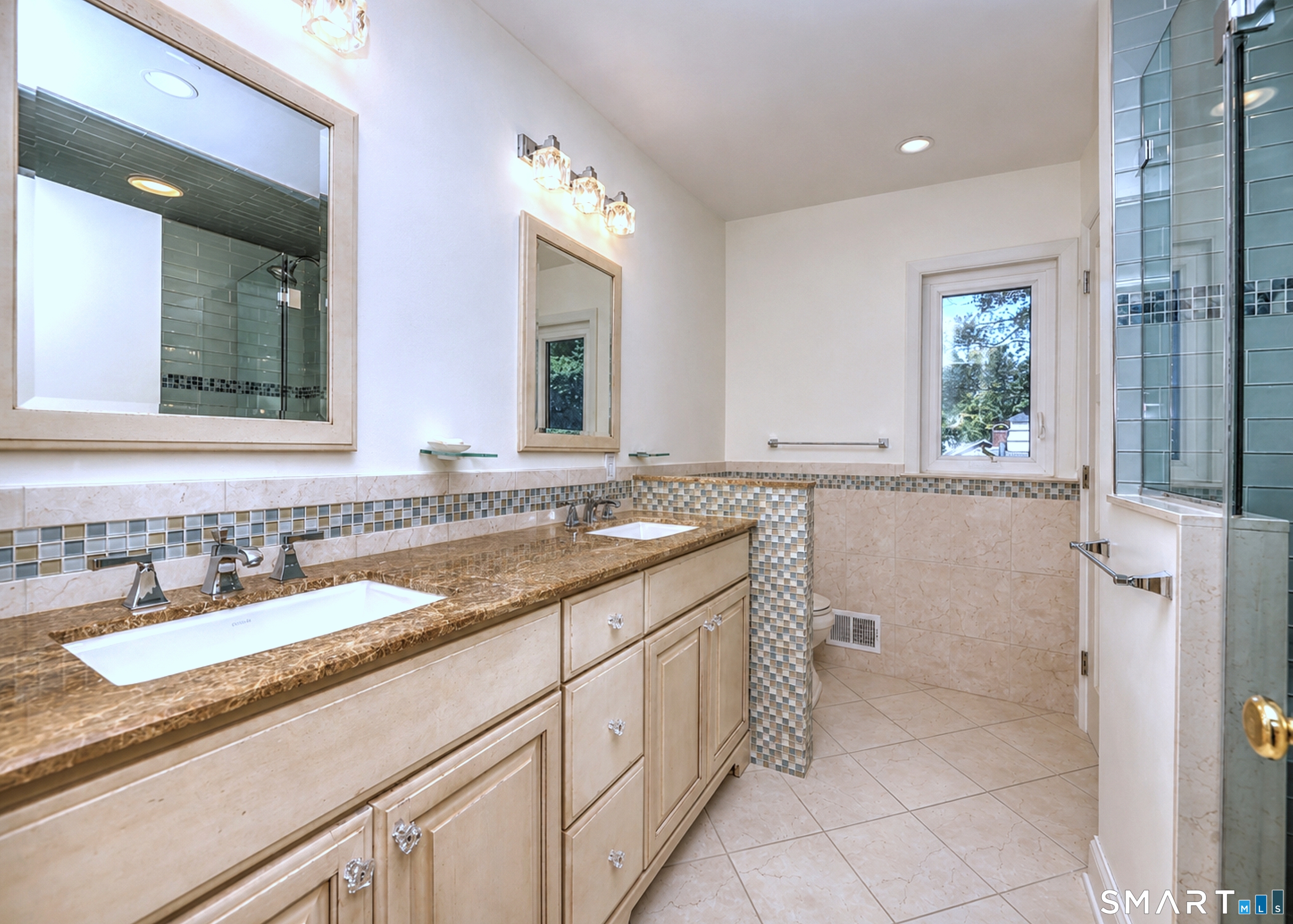 24 Inverness Road Trumbull, CT 06611 - Photo 29 of 40 2nd Floor Hall Bath #4