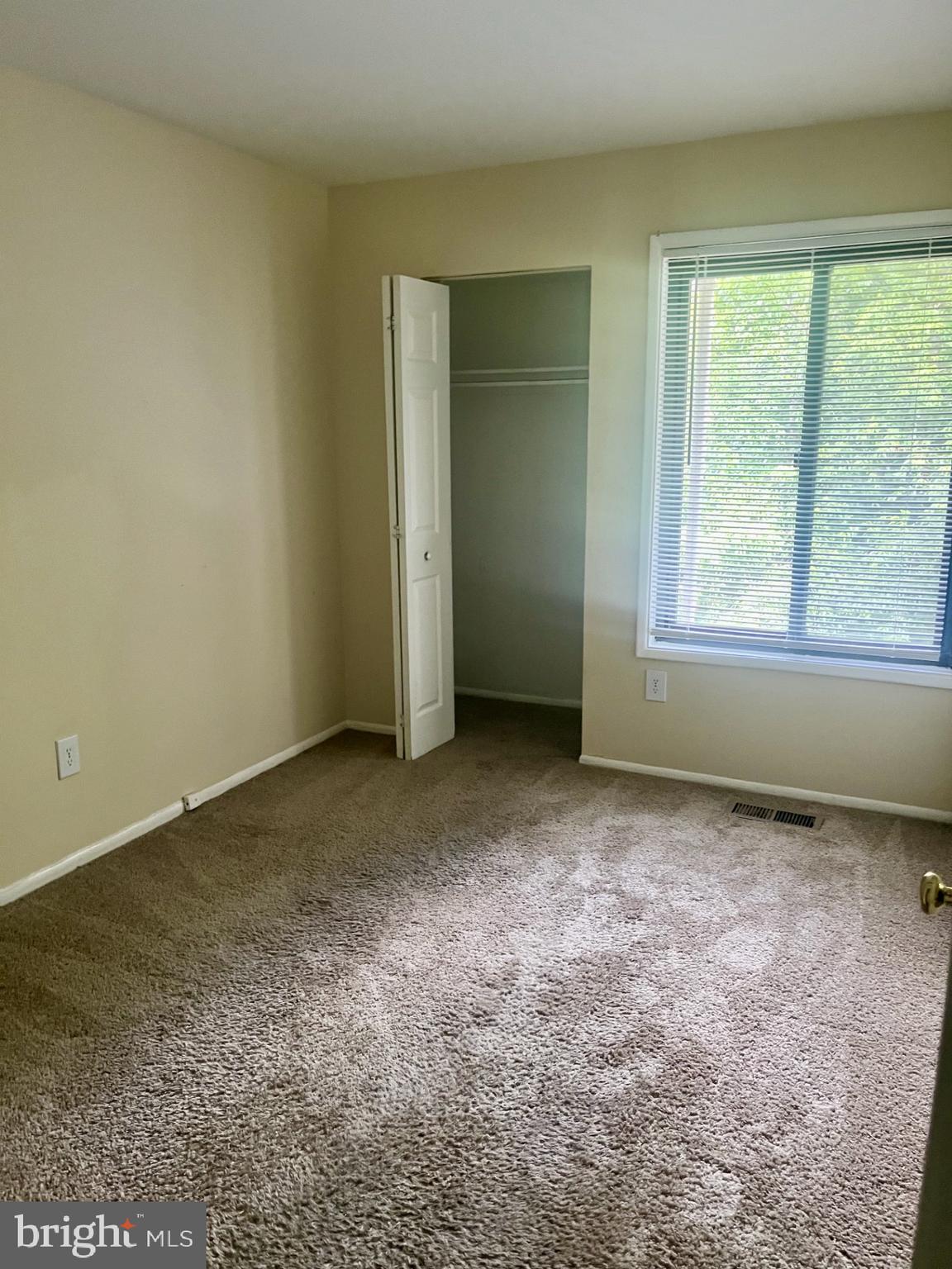 2250 Southgate Square Reston, VA 20191 - Photo 14 of 21 an empty room with a window
