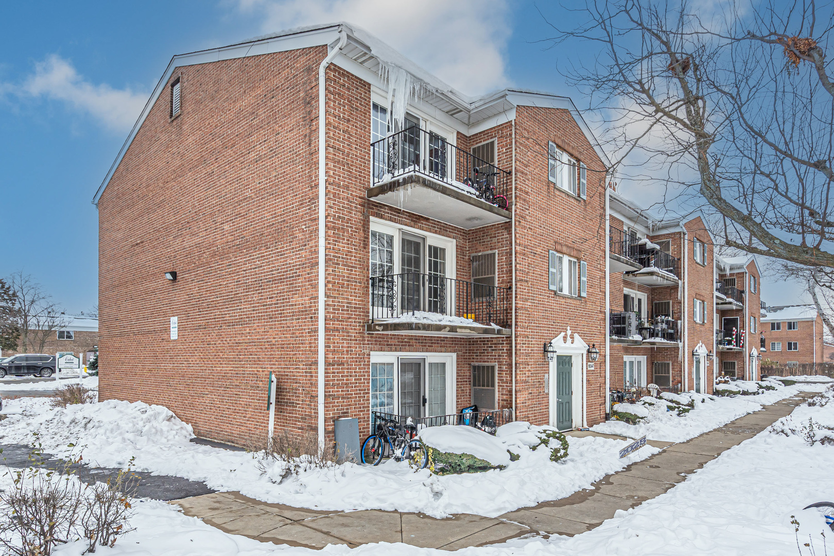 10347 Dearlove Road, Unit 302 Glenview, IL 60025 - Photo 1 of 26 Gallery Image 1