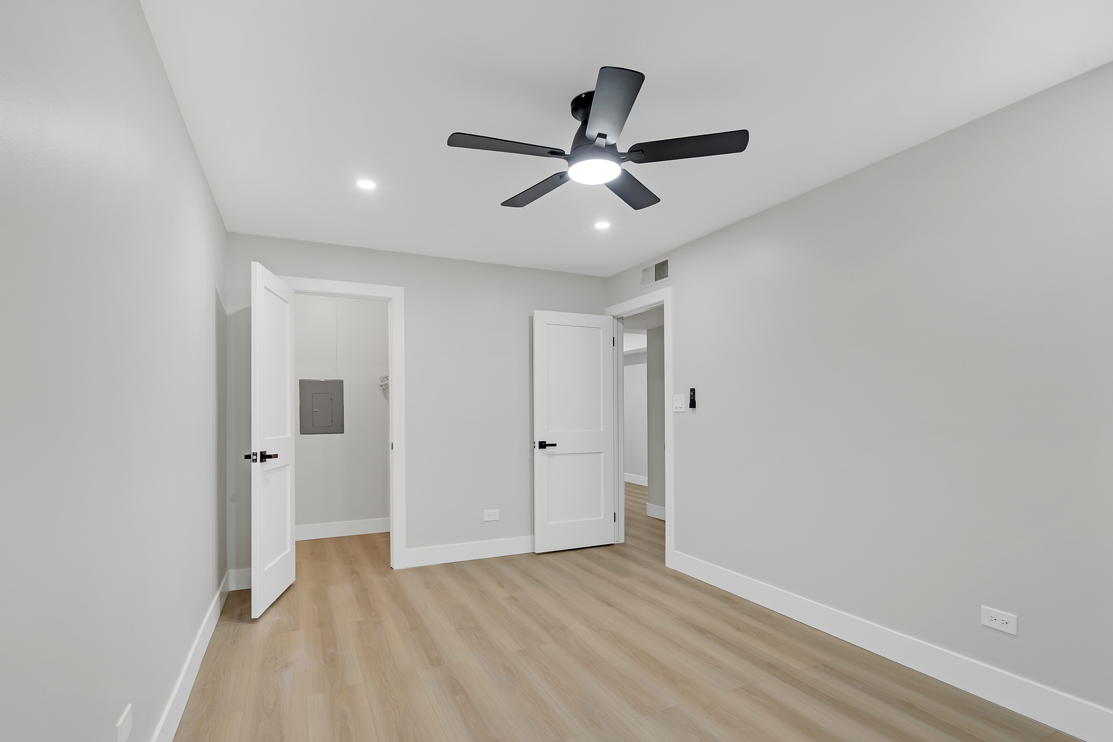 10347 Dearlove Road, Unit 302 Glenview, IL 60025 - Photo 17 of 26 Gallery Image 17