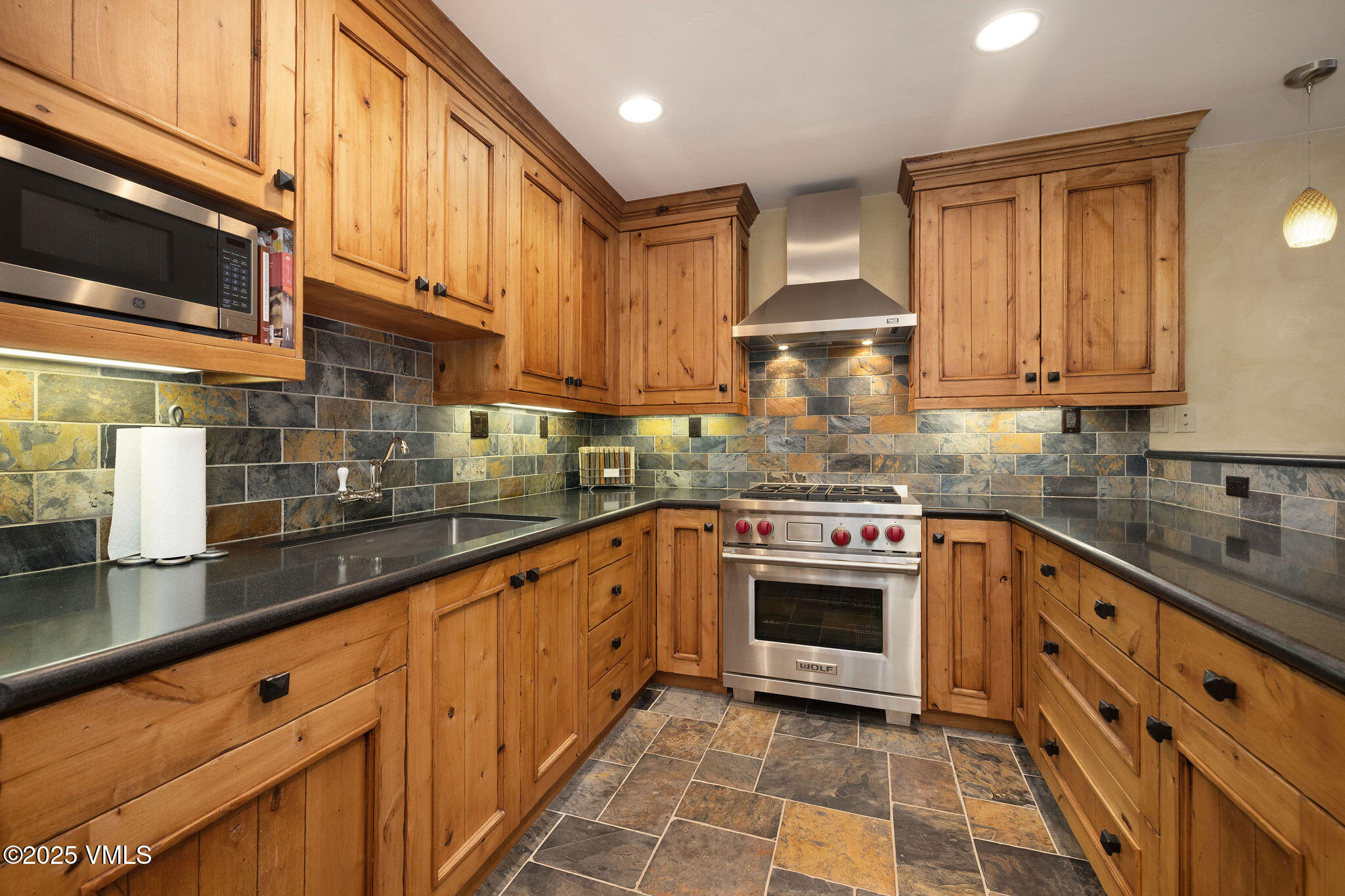 83 Willow Place, Unit 2 Vail, CO 81657 - Photo 6 of 13 Riverhouse Kitchen