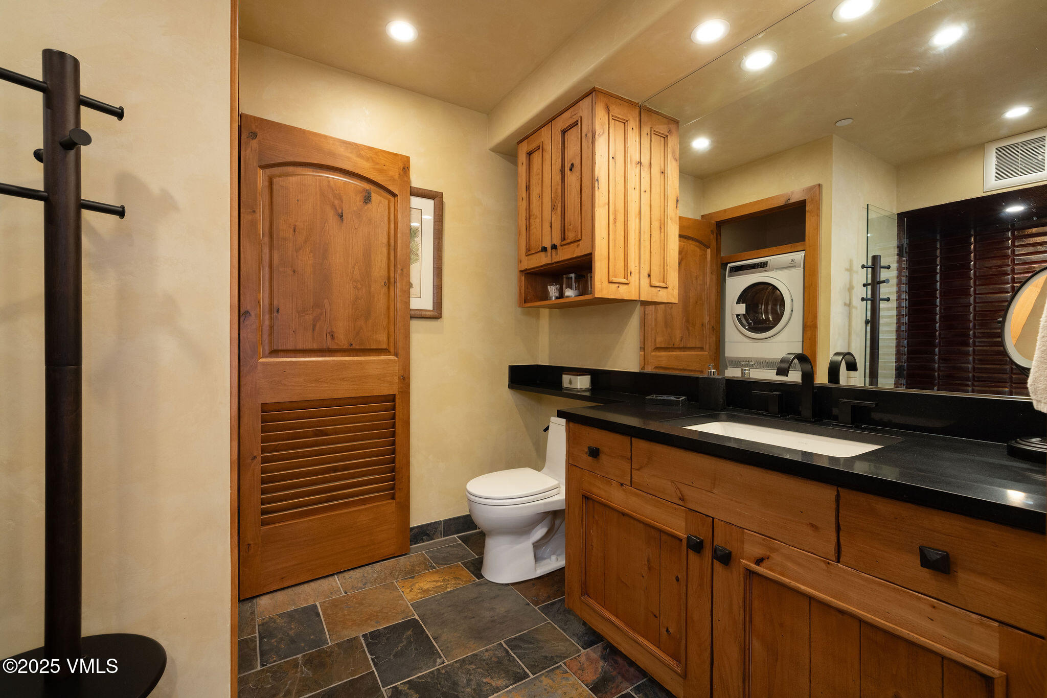 83 Willow Place, Unit 2 Vail, CO 81657 - Photo 9 of 13 Riverhouse Primary Bath