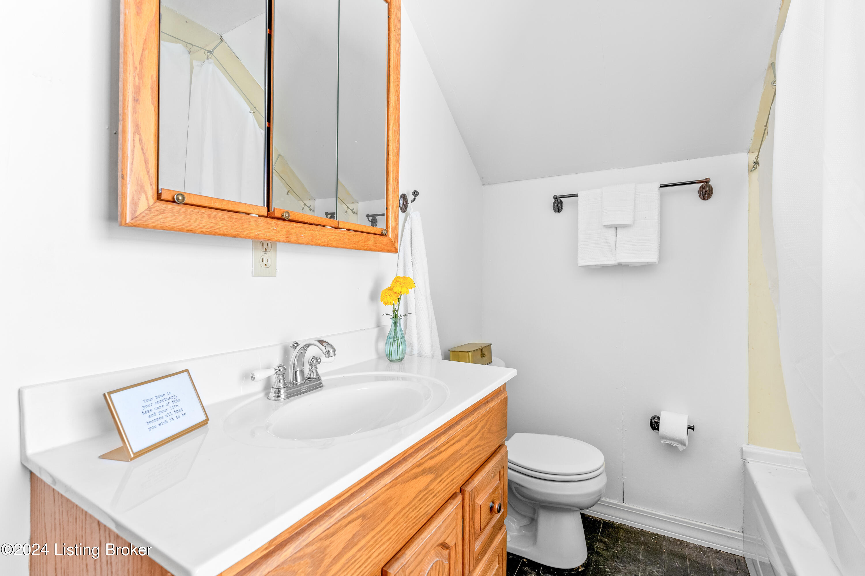 4022 Winchester Road Louisville, KY 40207 - Photo 24 of 46 25 - Primary Bathroom