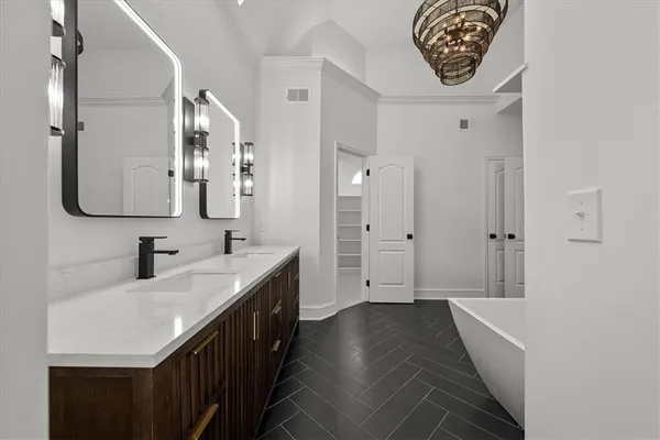 $939,000 | 4113 West 150th Street, Overland Park, KS 66224