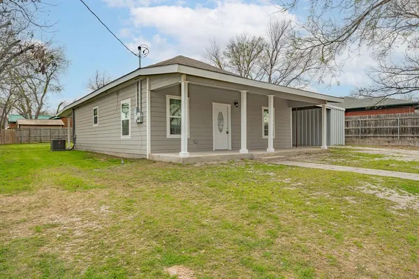 $175,000 | 302 West Armstrong Avenue, Comanche, TX 76442