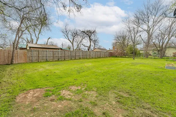 $175,000 | 302 West Armstrong Avenue, Comanche, TX 76442