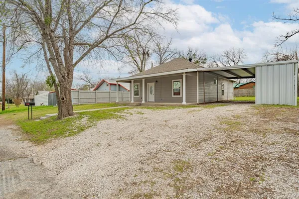 $175,000 | 302 West Armstrong Avenue, Comanche, TX 76442