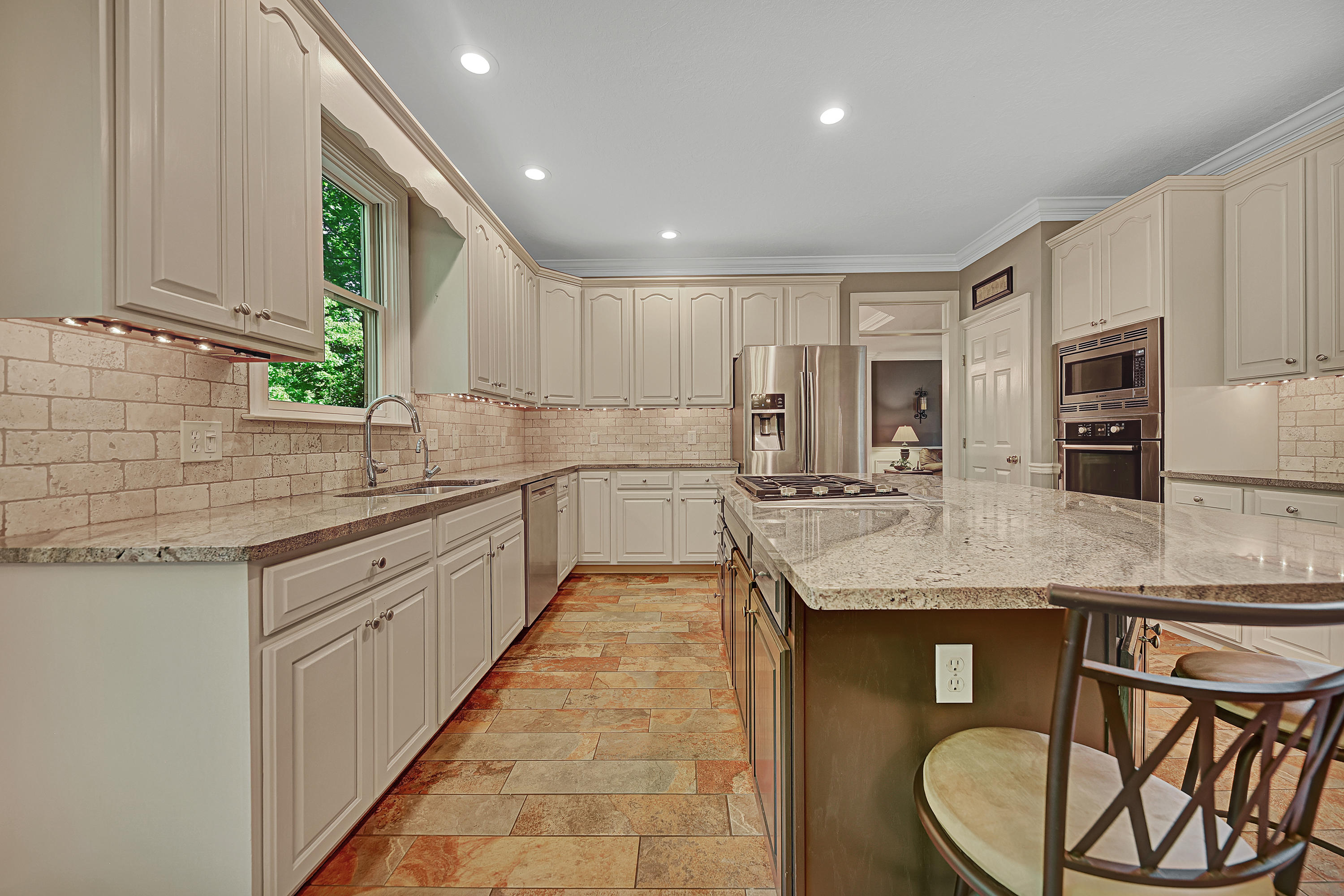 12905 Long Ridge Road Knoxville, TN 37934 - Photo 5 of 33 Spacious kitchen