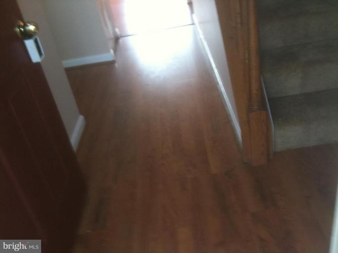 21673 Hazelnut Square, Unit 172 Sterling, VA 20164 - Photo 5 of 15 a view of a hallway