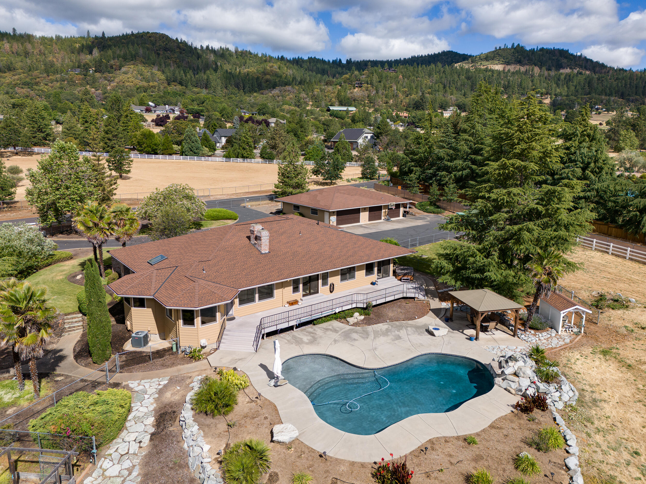 3711 Livingston Road Central Point, OR 97502 - Photo 57 of 58 55