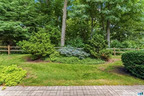 $275,000 | 471 Heritage Village, Unit B, Southbury, CT 06488
