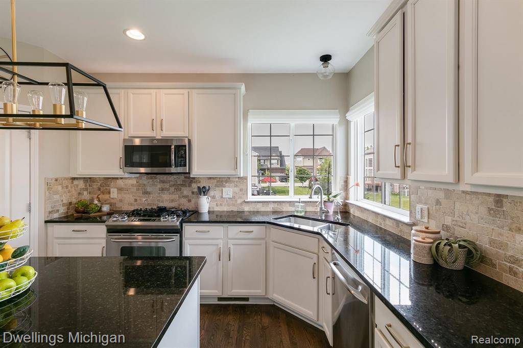 27616 Harrington Way Novi, MI 48374 - Photo 19 of 48