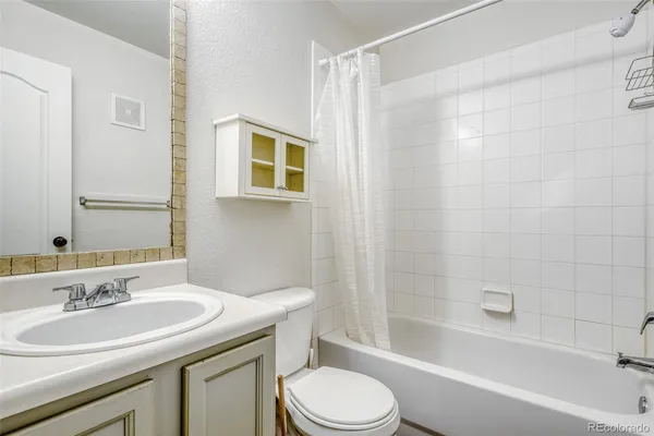 $2,200 | 1675 South Cole Street, Unit B6, Lakewood, CO 80228