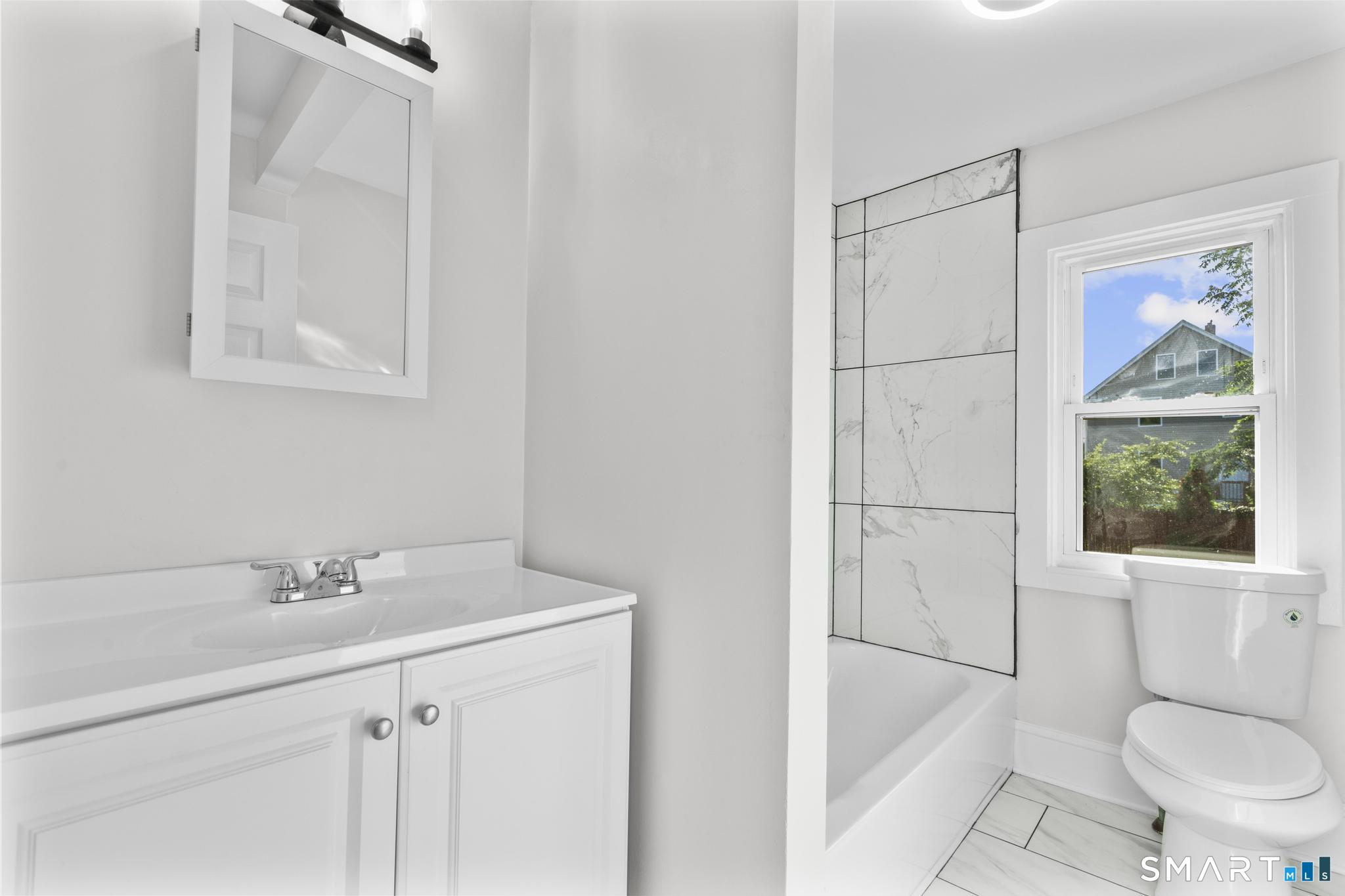 39 Edwards Street Hamden, CT 06517 - Photo 9 of 17