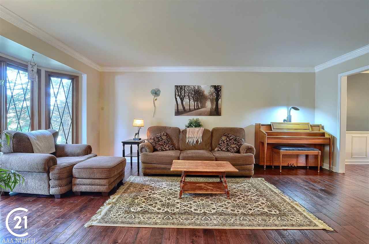 818 Timberline Drive Rochester, MI 48309 - Photo 4 of 30 Living Room
