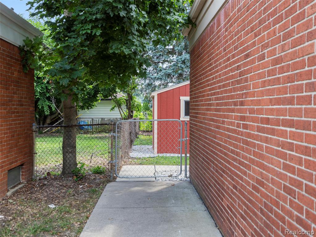 32360 Kelly Road Roseville, MI 48066 - Photo 36 of 43