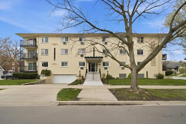 $259,000 | 403 North Marion Street, Unit 3D, Oak Park, IL 60302