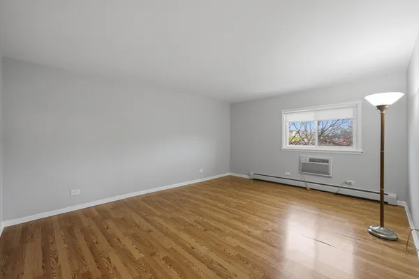 $259,000 | 403 North Marion Street, Unit 3D, Oak Park, IL 60302