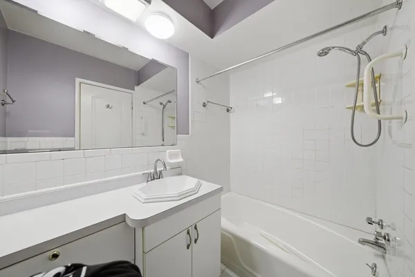 $259,000 | 403 North Marion Street, Unit 3D, Oak Park, IL 60302